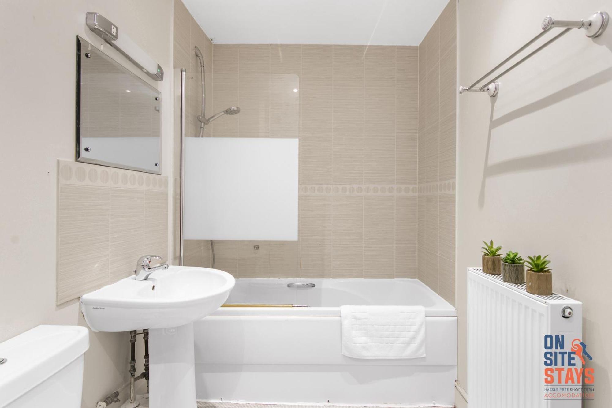 Onsitestays - Cosy 2-Bedroom Apartment With Free Parking, Wi-Fi & London Links Northfleet Extérieur photo