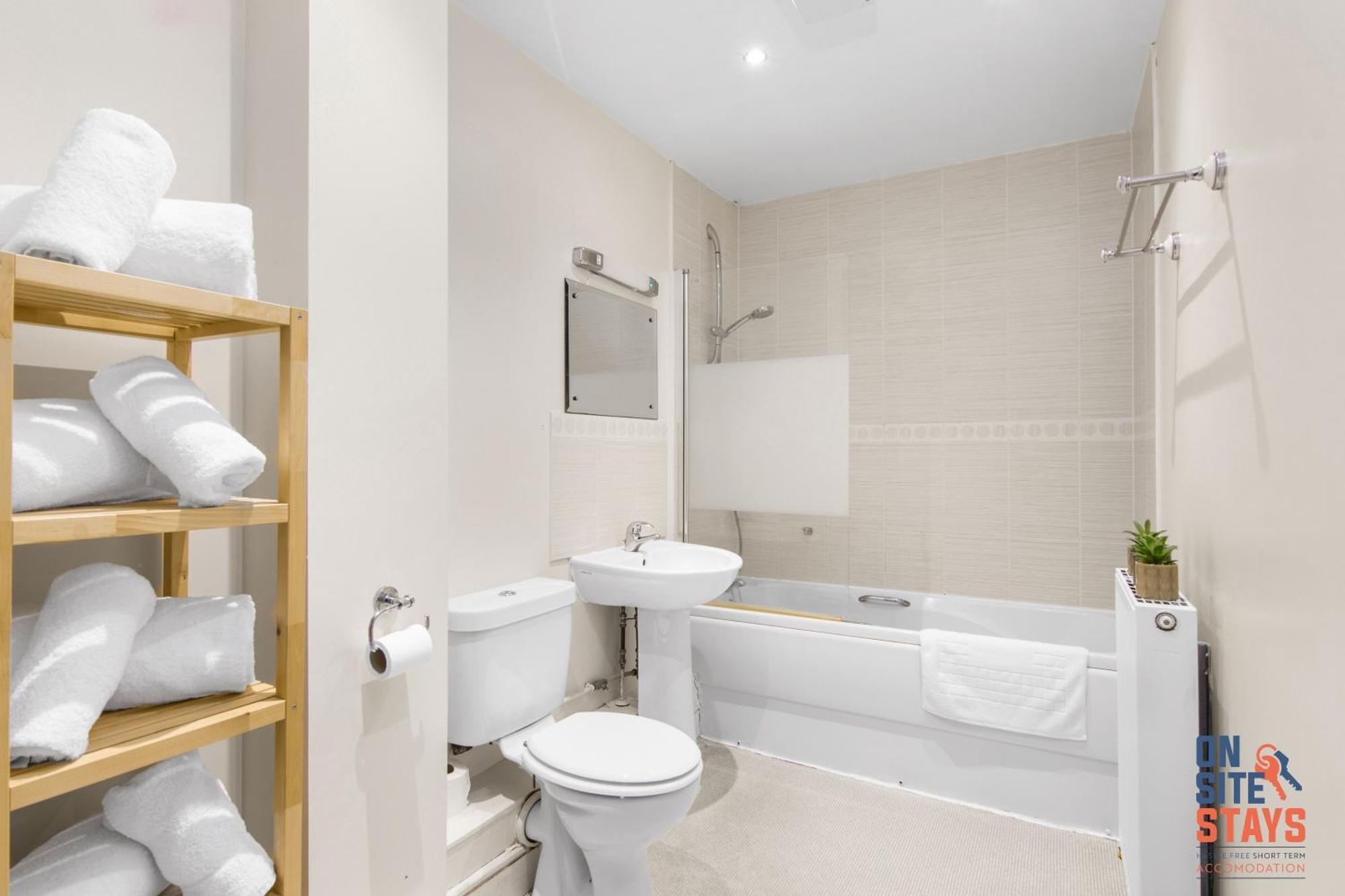 Onsitestays - Cosy 2-Bedroom Apartment With Free Parking, Wi-Fi & London Links Northfleet Extérieur photo